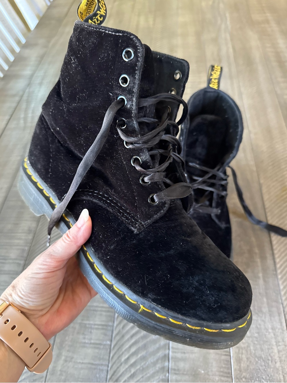 Dr. Martens Black Crushed Velvet 1460 Pascal Vegan Boots Women’s Size 9